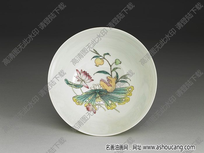 清乾隆 六年磁胎畫(huà)琺瑯綠地錦上添花碗 高清大圖下載