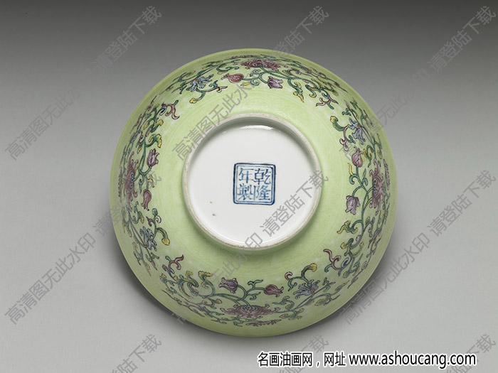 清乾隆 六年磁胎畫(huà)琺瑯綠地錦上添花碗 高清大圖下載